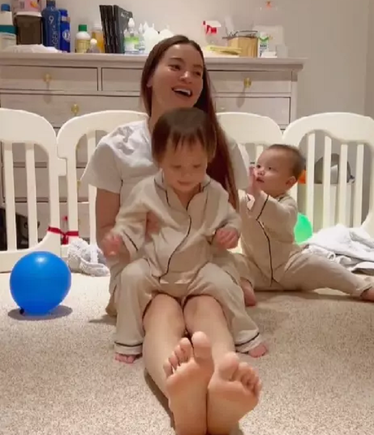 Ho Ngoc Ha khi o nha lam me bim sua: An mac gian di, cuc lay loi-Hinh-2