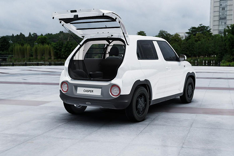 Được gọi bằng cái tên đơn giản là Van hai chỗ ngồi, phiên bản của mẫu xe SUV cỡ A này ra đời nhằm phục vụ những khách hàng có nhu cầu chở hàng thường xuyên. Điểm nhấn của Hyundai Casper Van 2022 mới nằm ở nội thất với hàng ghế thứ hai bị tháo bỏ.