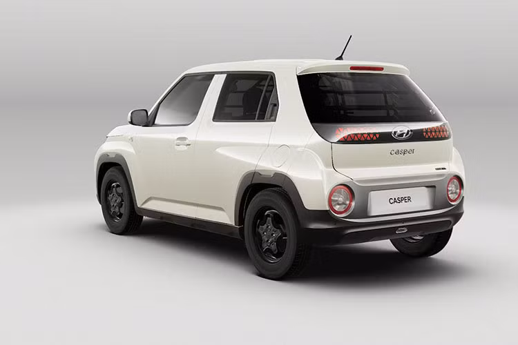 Tuy là xe van nhưng Hyundai Casper Van 2022 vẫn có những trang bị an toàn như hệ thống cảnh báo va chạm phía trước, hỗ trợ giữ làn đường, cảnh báo mất tập trung dành cho người lái và hỗ trợ đèn pha.