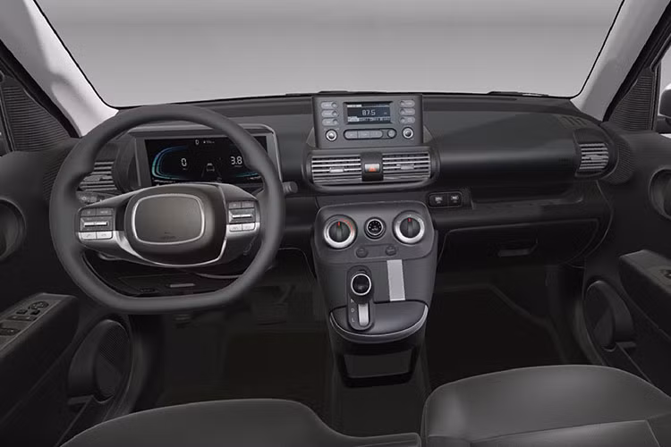 Ghế bọc da, có tính năng sưởi/thông hơi, sưởi vô lăng, gương chiếu hậu chống chói, cản trước giống Hyundai Casper Active và baga nóc Thule bằng kim loại là trang bị tùy chọn của xe.