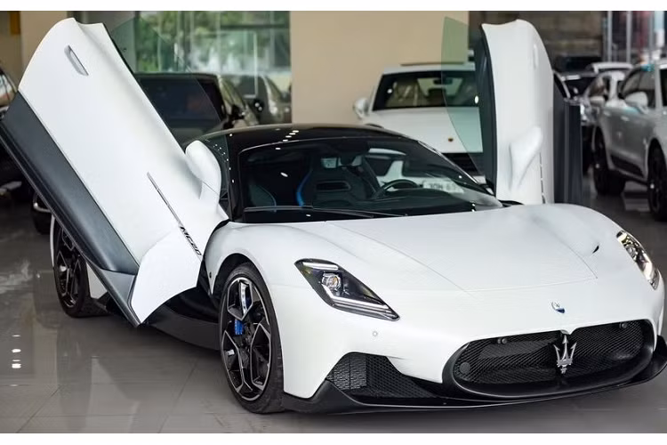 Có thể nói, với mức giá xe Maserati MC20 trên 19 tỷ đồng, rất đáng để trải nghiệm một chiếc siêu xe Maserati MC20 đang có sẵn, không phải chờ đợi và có thể vào việc ngay, đăng ký chỉ "1 nốt nhạc". Tuy nhiên, nhiều người vẫn đánh giá rằng MC20 quá hiền lành và không xứng với giá bán trên 19 tỷ đồng mà có thể nhiều khách sẽ chấp nhận mua xe McLaren 720S lướt hay Lamborghini Huracan để chơi.