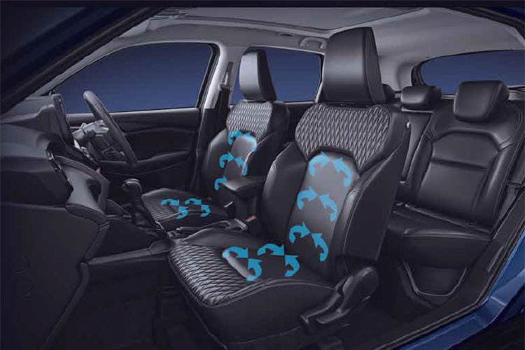 Nằm bên dưới nắp ca-pô của Suzuki Grand Vitara 2022 tại Ấn Độ là 2 tùy chọn động cơ. Thứ nhất là hệ truyền động mild hybrid có tên Smart Hybrid, bao gồm máy xăng 4 xi-lanh, dung tích 1.5L và mô-tơ điện, tương tự loại dùng cho Suzuki Ertiga hay XL6 mới.