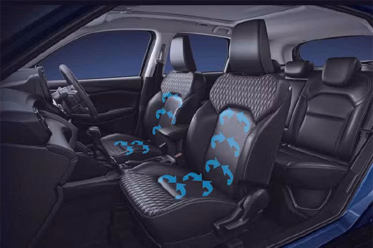 Nằm bên dưới nắp ca-pô của Suzuki Grand Vitara 2022 tại Ấn Độ là 2 tùy chọn động cơ. Thứ nhất là hệ truyền động mild hybrid có tên Smart Hybrid, bao gồm máy xăng 4 xi-lanh, dung tích 1.5L và mô-tơ điện, tương tự loại dùng cho Suzuki Ertiga hay XL6 mới.