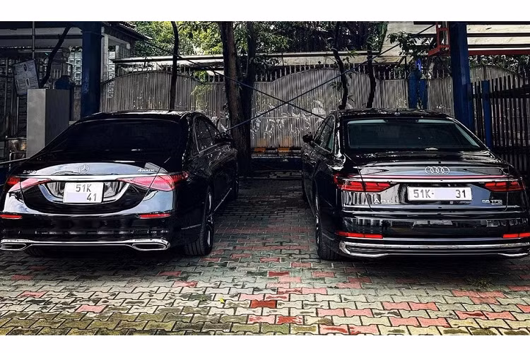 Cả 2 chiếc xe sang Mercedes-Benz S450 Luxury 4Matic và Audi A8L 2022 của Minh Nhựa chọn mua đều là phiên bản thế hệ mới nhất đang được bán tại Việt Nam. Chiếc Mercedes-Benz S450 Luxury 4Matic 2022 về nước từ tháng 7/2022 còn Audi A8L 2022 này mới lộ diện được 2 tuần.