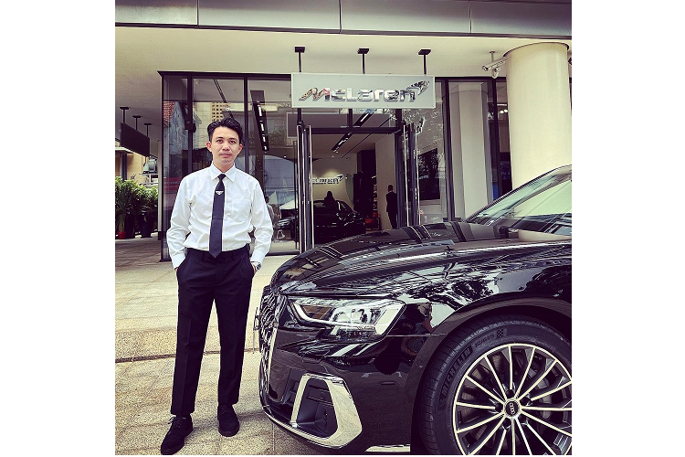 Chiếc Mercedes-Benz S450 Luxury của Minh "Nhựa" sẽ không có hệ thống đánh lái bánh sau nhưng bù lại xe có hệ dẫn động 4 bánh 4Matic. Xe được trang bị khối động cơ máy xăng, dung tích 3.0 lít, có tích hợp công nghệ EQ Boost sản sinh ra công suất tối đa 367 mã lực cùng mô-men xoắn cực đại đạt 500 Nm. 