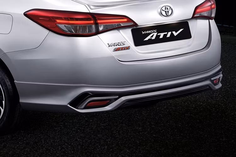 Mẫu sedan cỡ B này được đồn là dùng cơ sở gầm bệ Daihatsu New Global Architecture (DNGA) và hệ truyền động hybrid tiết kiệm xăng hơn.