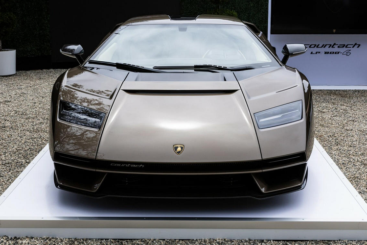 “Countach đã truyền cảm hứng thiết kế cho Lamborghini trong nhiều thập kỷ và thật tuyệt vời khi chúng tôi bàn giao mẫu Countach LPI 800-4 trong khuôn khổ chuỗi sự kiện Monterey Car Week 2022. Cảm giác nhìn thấy sự phấn khích của khách hàng khi lần đầu tiên nhìn thấy chiếc Lamborghini của họ là một điều đặc biệt với tôi”, Chủ tịch kiêm Giám đốc Điều hành Stephan Winkelmann cho biết.