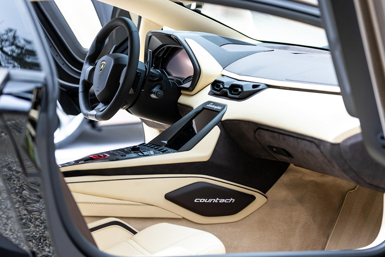 Tổng công suất của Countach LPI 800-4 lên tới 803 mã lực - chỉ kém khoảng 4 mã lực so với “người tiền nhiệm” Lamborghini Sian. Tổng cộng 112 chiếc Lamborghini Countach đều đã tìm thấy chủ sở hữu một cách nhanh chóng cho dù giá bán của mỗi chiếc được tiết lộ lên đến cả triệu đô.