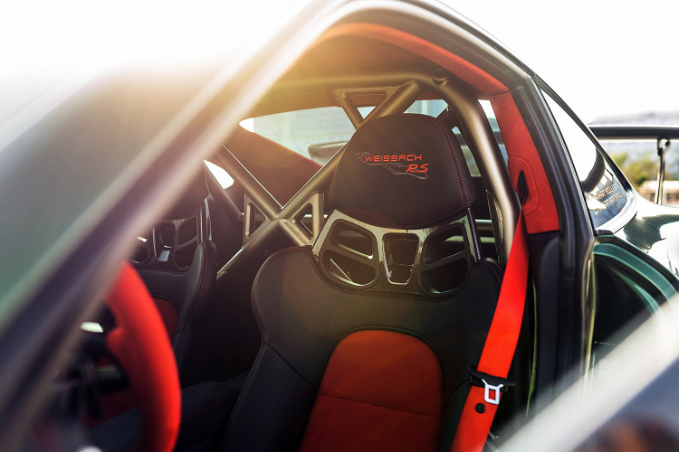 Hộp số ly hợp kép PDK bảy cấp cũng được nâng cấp để truyền toàn bộ sức mạnh này tới trục sau.