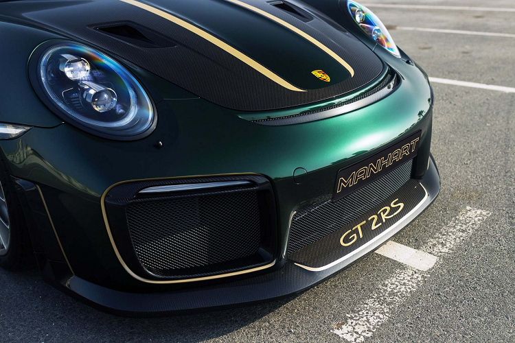 Sau khi được nâng cấp, khối động cơ sáu xi-lanh phẳng 3.8 lít biturbo có khả năng tạo ra công suất lên tới 932 mã lực và mô-men xoắn 1.050 Nm, tăng từ con số nguyên bản là 690 mã lực và 750 Nm.