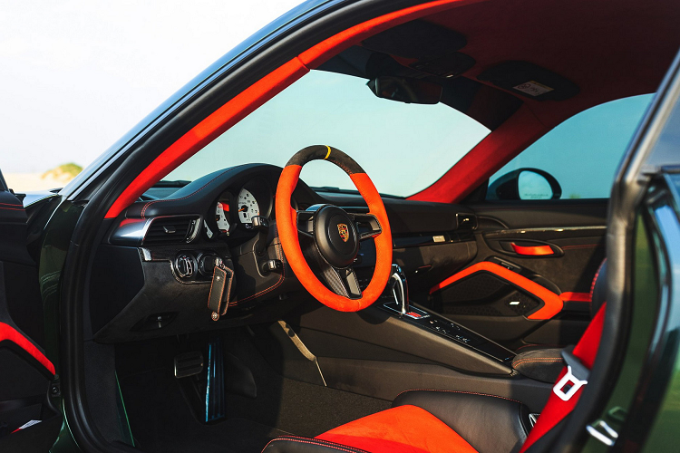 Xe cũng được trang bị hệ thống ECU được Mapswitch, một cặp bộ tăng áp TTH 1000 lớn hơn, bộ làm mát CSF, cụm van bằng nhôm Manhart IPD và ống xả của Kline Innovation với bộ chuyển đổi xúc tác HJS 200 tế bào.