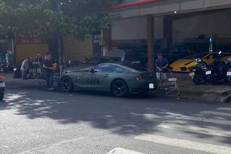 Sức mạnh xe thể thao BMW Z4 E86 của ông Đặng Lê Nguyên Vũ đến từ khối động cơ 6 xi-lanh dung tích 3.0 lít sẽ sản sinh ra công suất tối đa 265 mã lực tại vòng tua máy 6.600 vòng/phút và mô-men xoắn cực đại 315 Nm tại vòng tua máy 3.500 vòng/phút.