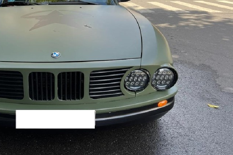 Động cơ trên xe BMW Z4 E86 sẽ kết hợp cùng hộp số sàn 6 cấp và hộp số tự động 6 cấp với lẫy chuyển số gắn sau vô lăng, nhờ đó, chiếc xe thể thao Coupe này có thời gian tăng tốc từ vị trí xuất phát lên 100 km/h chỉ trong thời gian 5,7 giây trước khi đạt tốc độ tối đa 250 km/h.