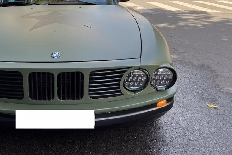 Động cơ trên xe BMW Z4 E86 sẽ kết hợp cùng hộp số sàn 6 cấp và hộp số tự động 6 cấp với lẫy chuyển số gắn sau vô lăng, nhờ đó, chiếc xe thể thao Coupe này có thời gian tăng tốc từ vị trí xuất phát lên 100 km/h chỉ trong thời gian 5,7 giây trước khi đạt tốc độ tối đa 250 km/h.