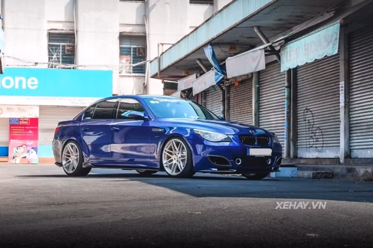 Chưa hết, để hoàn thiện gói nâng cấp dành cho chiếc xe thể thao gần 20 tuổi của mình, chủ xe còn yêu cầu thay mới mâm xe bằng bộ mâm Forgestart mã F14 cũng thuộc diện "hàng độc" tại Việt Nam.