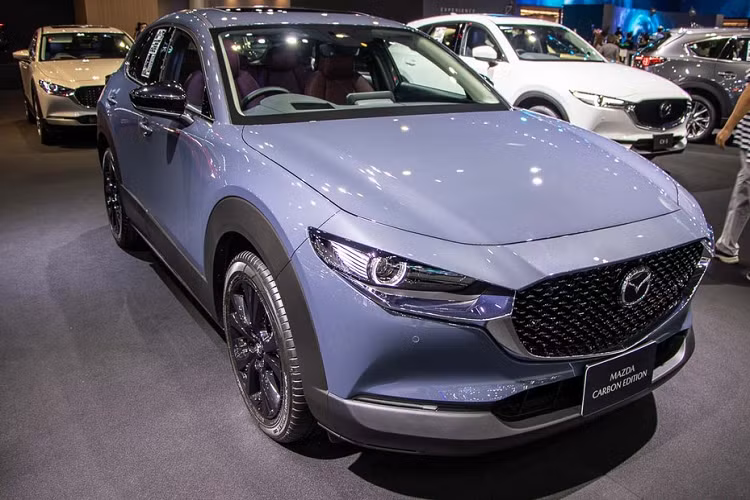 Ra mắt Việt Nam vào hồi tháng 4 năm ngoái cùng với người anh em CX-3, Mazda CX-30 chưa phải là mẫu xe thành công về mặt doanh số. Tính từ đầu năm 2022 đến nay, Mazda mới bán được tổng cộng 1.630 chiếc CX-30 cho khách hàng Việt, còn không bằng kết quả 1 tháng của Hyundai Creta hay Toyota Corolla Cross.