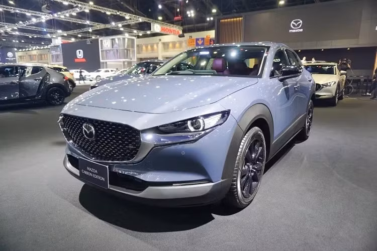 Tại triển lãm Motor Expo 2022 diễn ra tại Thái Lan vào hồi đầu tháng 12 này, hãng Mazda đã mang hàng loạt mẫu xe quen thuộc của mình đến trưng bày. Đáng chú ý hơn cả là mẫu xe Mazda CX-30 phiên bản Carbon Edition đặc biệt.