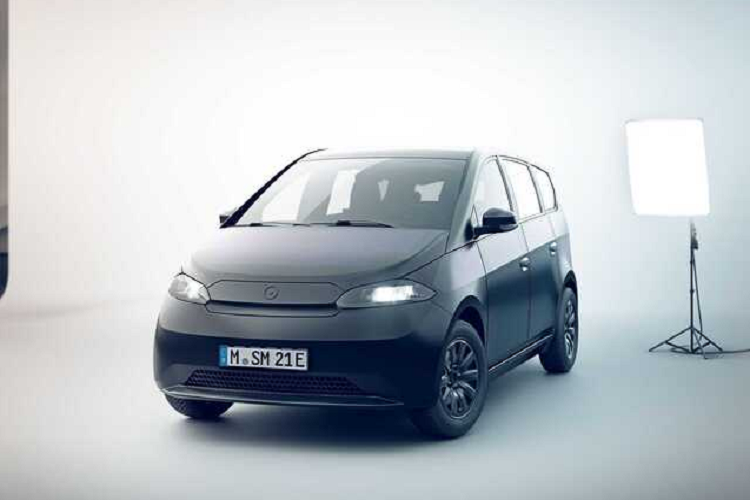 Đây được xem là giải pháp cho những khách hàng sống tại các thành phố nhiều nắng ấm và ít trạm sạc công cộng. Đây cũng được xem là mẫu xe đáp ứng được tiêu chuẩn "sống xanh" ngày càng khắc khe của người tiêu dùng.