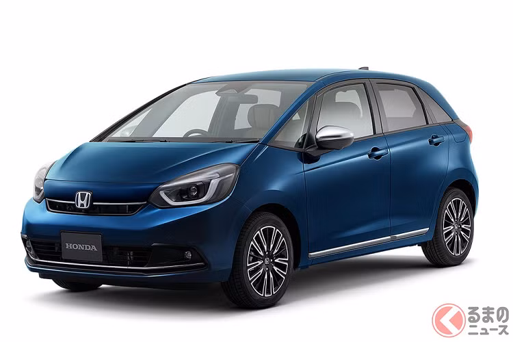 Phiên bản thể thao nhất của Honda Jazz 2023 ở thị trường Nhật Bản chính là tân binh RS. Cụ thể, Honda Jazz RS 2023 tạo sự khác biệt với các phiên bản còn lại bằng lưới tản nhiệt với mắt lưới hình quả trám trên đầu xe.