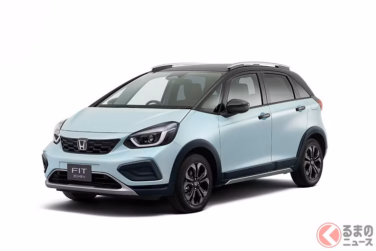 Những trang bị nội thất như bảng đồng hồ kỹ thuật số 7 inch và màn hình thông tin giải trí cảm ứng 9 inch không có gì khác so với các phiên bản còn lại của Honda Jazz 2023.