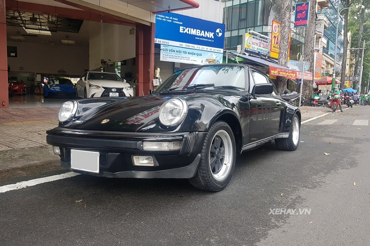 Porsche 930 của Đặng Lê Nguyên Vũ là mẫu xe cần người lái có kĩ năng tốt bởi xe sở hữu trục cơ sở ngắn, động cơ đặt sau, dễ xảy ra hiện tượng oversteer (thừa lái), nhưng Porsche 930 vẫn rất được người "chơi xe" săn đón.