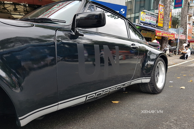 Hiện không rõ ông Vũ đã tốn bao nhiêu tiền để tậu chiếc xe cổ hàng hiếm này, chỉ biết rằng tại thị trường xe cũ nước ngoài, Porsche 930 Carrera có giá bán dao động ở khoảng 170.000 USD (khoảng 3,96 tỷ đồng).