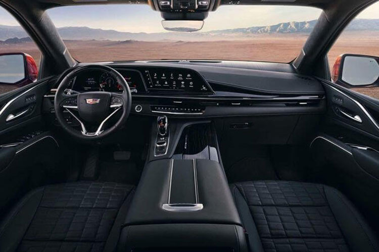 Chiếc xe Cadillac Escalade-V chạy điện này được trưng bày tại Barrett-Jackson's là phiên bản chạy thử, tuy nhiên người đấu giá thành công sẽ nhận được chiếc Escalade-V sản xuất đầu tiên với số hiệu VIN 001 vào cuối mùa hè.