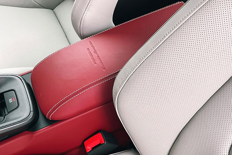 Trong khi đó, nhiều người quan niệm số 4 là đại diện cho 4 mùa, 4 hướng. Khi ghép cặp số 54 sẽ cho ra ý nghĩa 4 mùa sinh sôi, vạn vật phát triển, là sự khởi đầu suôn sẻ để thành công hơn về sau. Tại Việt Nam, giá xe Porsche 911 Targa 4S từ 9,17 tỷ đồng chưa bao gồm các chi phí tùy chọn cũng như lăn bánh.