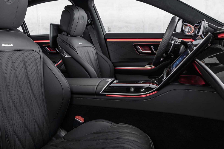 Tuy nhiên, hệ thống tự hành Drive Pilot Cấp độ 3 của Mercedes đã có sẵn để đặt hàng trên S-Class thông thường ở Đức và sẽ sớm được tung ra các khu vực khác sẽ không có sẵn trên S63.