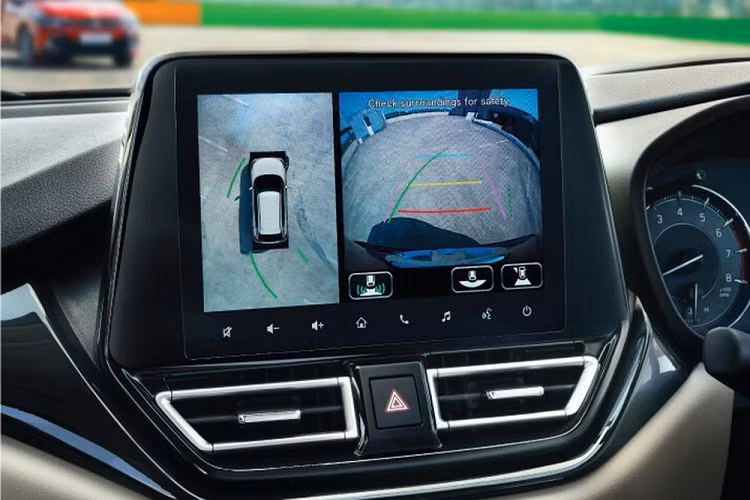 Sức mạnh được truyền tới cầu trước thông qua hộp số sàn 5 cấp hoặc hộp số tự động AGS 5 cấp mới, thay cho loại CVT cũ.