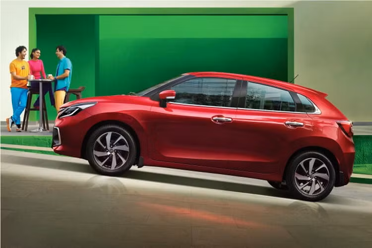 Tại thị trường Ấn Độ, giá xe Toyota Glanza 2022 cho tổng cộng 7 bản trang bị dao động từ 639.000 - 949.000 Rupee (khoảng 191 - 284 triệu đồng). Như vậy, mẫu xe này của Toyota có giá ngang ngửa với Suzuki Baleno mới.