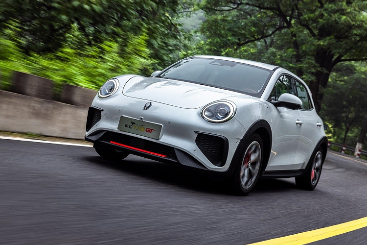 Đặc biệt, ORA Good Cat GT còn có hệ thống hỗ trợ lái bán tự động ORA-Pilot 3.0, bao gồm những tính năng như kiểm soát hành trình thích ứng, ngăn va chạm phía trước, cảnh báo điểm mù và hỗ trợ đỗ xe.