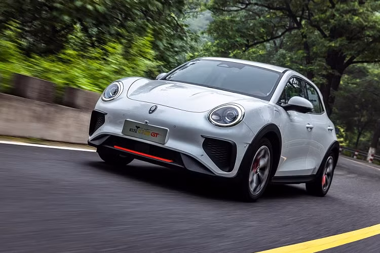 Đặc biệt, ORA Good Cat GT còn có hệ thống hỗ trợ lái bán tự động ORA-Pilot 3.0, bao gồm những tính năng như kiểm soát hành trình thích ứng, ngăn va chạm phía trước, cảnh báo điểm mù và hỗ trợ đỗ xe.