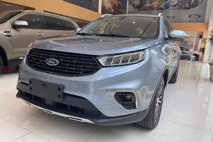 Nguyên nhân mẫu xe SUV Ford Territory lỡ hẹn với khách hàng Việt trong năm nay có thể là do cuộc khủng hoảng chip bán dẫn toàn cầu gây ra. Đó cũng chính là lý do chưa có cơ sở nào chắc chắn được thời gian Ford Territory về Việt Nam.