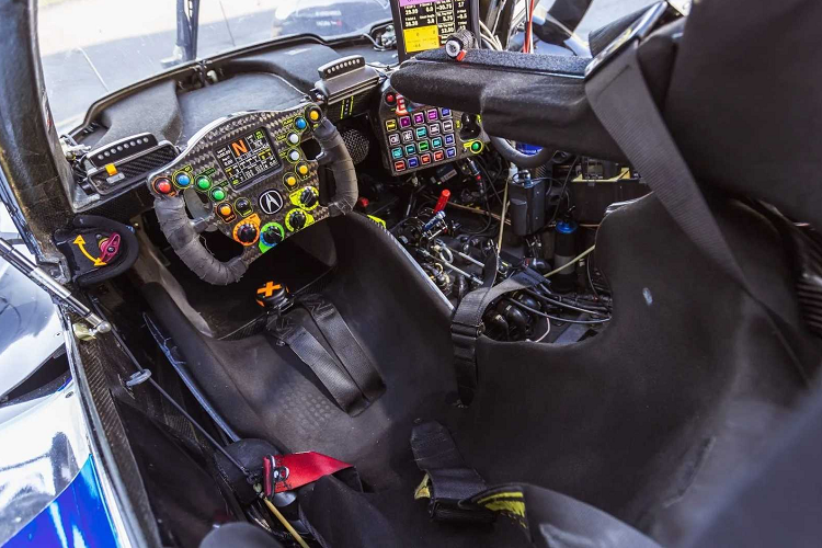 Tuy nhiên, Honda Performance Development đã bình luận về chủ đề này và cho biết họ đã thảo luận với người trả giá xe Acura ARX-05 DPi cao nhất để xác định liệu có thể đạt được thỏa thuận cho chiếc xe này hay không.