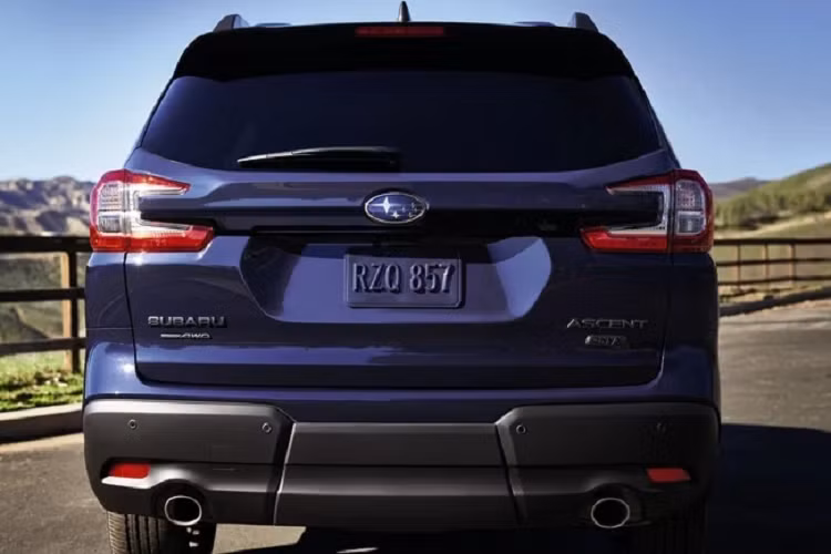 Phiên bản cao cấp nhất là Ascent Touring có giá 48.195 USD (khoảng 1,127 tỷ đồng). Phiên bản này được trang bị lưới tản nhiệt thiết kế riêng, tay nắm cửa ngoài mạ chrome, cảm biến gạt mưa tự động, ốp gương chiếu hậu mạ chrome satin. Trong khi nội thất được bọc da Java Brown Nappa tích hợp sưởi và thông gió cho hàng ghế trước.