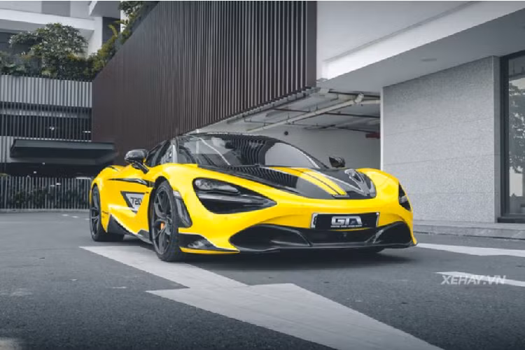"Trái tim" của 720S Spider vẫn là cỗ máy tăng áp kép V8 4.0L sản sinh công suất 710 mã lực và mô men xoắn cực đại 770 Nm, giúp siêu xe có thể dễ dàng tăng tốc từ 0-100 km/h trong 2,9 giây, trước khi cán tốc độ tối đa 341 km/h khi đóng mui. Mức giá xe McLaren 720S tại Việt Nam hiện khaongr hơn 20 tỷ đồng, tuỳ từng phiên bản.