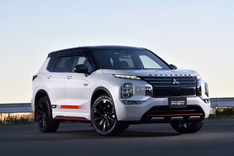 Tại triển lãm Tokyo Auto Salon 2022 diễn ra tại Nhật Bản, hãng xe Nhật Bản không chỉ giới thiệu mẫu xe concept Vision Ralliart mà còn vén màn cả Mitsubishi Outlander Ralliart Style mới. 