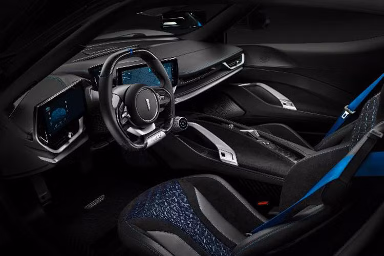 Ý tưởng âm thanh lái xe Pininfarina Battista được gọi là Suona Puro (có nghĩa “âm thanh thuần khiết” trong tiếng Ý), các kỹ sư của hãng xe này miêu tả nó là "âm thanh của sự sang trọng bền vững". Họ đã mất hơn 2.000 giờ nghiên cứu, phát triển, và lên ý tưởng để đi đến điểm hiện tại.