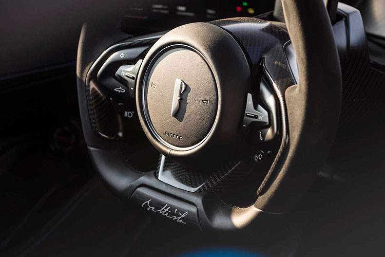 Suono Puro dựa trên tần số 432 Hz, một tần số được cho là vừa chân thực vừa nâng cao cảm xúc. Minh chứng là các nhà soạn nhạc huyền thoại như Verdi và Mozart đều sử dụng tần số này cho một số bản nhạc của họ.