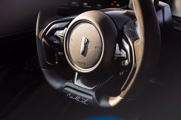 Suono Puro dựa trên tần số 432 Hz, một tần số được cho là vừa chân thực vừa nâng cao cảm xúc. Minh chứng là các nhà soạn nhạc huyền thoại như Verdi và Mozart đều sử dụng tần số này cho một số bản nhạc của họ.