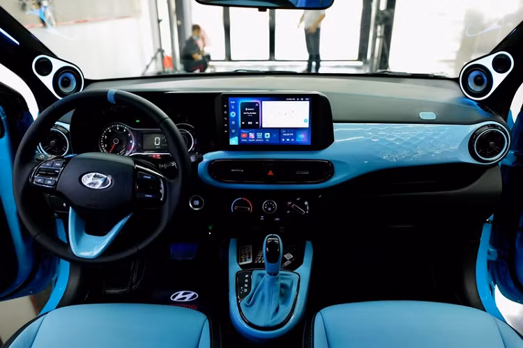 Hai ghế trước nay đổi sang loại chỉnh điện có cả chức năng làm mát và massage.