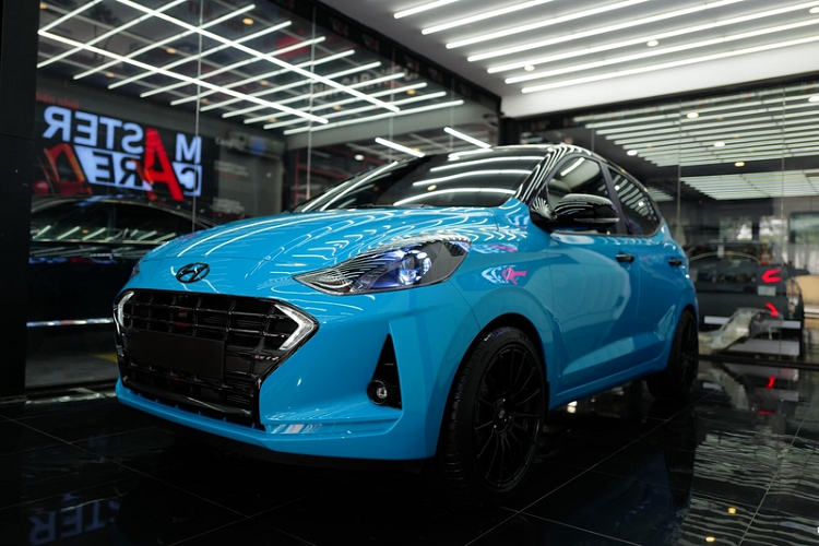 Theo chia sẻ của đơn vị thực hiện bản độ này, chi phí nâng cấp của chiếc Hyundai Grand i10 1.2AT 2022 mới này lên tới gần 400 triệu đồng, ngang cả giá của chiếc xe - khoảng 435 triệu đồng.