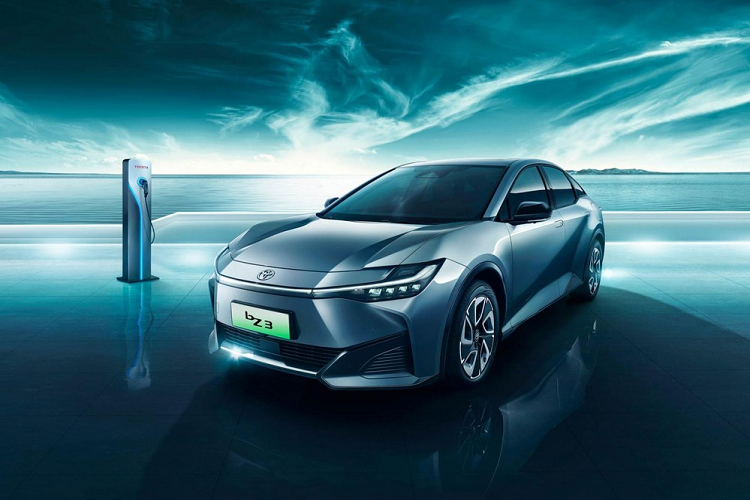Đúng như thông tin từ trước đó, Toyota bZ3 tại Trung Quốc được phát triển dựa trên cơ sở gầm bệ e-TNGA dành riêng cho ô tô điện của hãng Toyota. Tuy nhiên, mẫu ô tô điện này lại dùng mô-tơ điện và pin của hãng xe Trung Quốc BYD. Cụ thể, pin và mô-tơ điện của Toyota bZ3 do công ty con có tên Fudi của hãng BYD sản xuất.