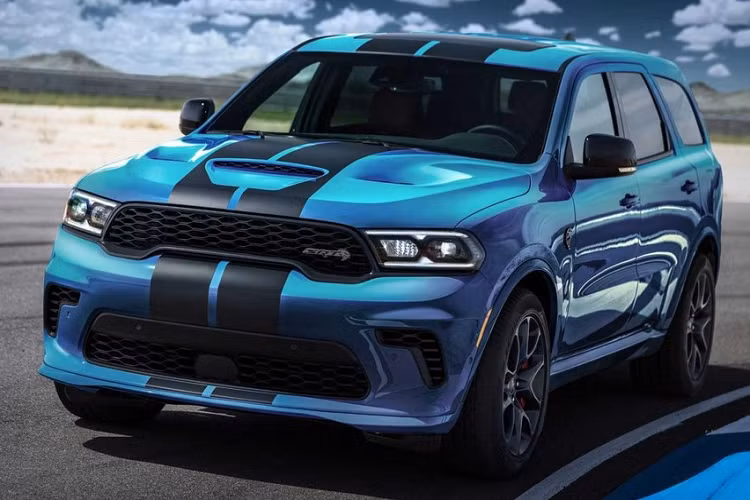 Nhiều người mê xe khi biết mình đã chậm tay trong việc đặt mua xe Dodge Durango SRT Hellcat 2021 đã tỏ ra tiếc nuối, danh sách này kéo dài khiến hãng xe Dodge cân nhắc trước khi quyết định cho Dodge Durango SRT Hellcat bản nâng cấp giữa vòng đời tái xuất 1 lần nữa trên sân khấu được cho sẽ rất hoành tráng vào tháng 9/2022 này.