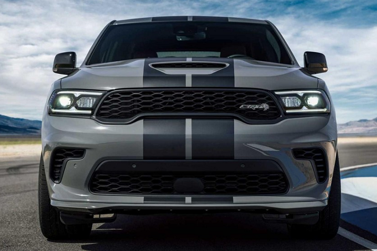 Vào năm 2020, hãng xe Dodge cho biết chỉ sản xuất ra phiên bản nâng cấp giữa vòng đời của Durango trong đúng năm 2021 với điểm ấn tượng là SUV SRT Hellcat có sức mạnh lên đến 710 mã lực. Điều này đã khiến các tay chơi xe trên thế giới nhanh chóng xuống tiền để sở hữu xe được mệnh danh SUV mạnh nhất thế giới lúc bấy giờ, rõ ràng, không ai muốn bỏ qua cơ hội sở hữu xe SUV Dodge Durango SRT Hellcat.