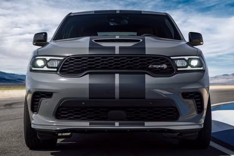 Vào năm 2020, hãng xe Dodge cho biết chỉ sản xuất ra phiên bản nâng cấp giữa vòng đời của Durango trong đúng năm 2021 với điểm ấn tượng là SUV SRT Hellcat có sức mạnh lên đến 710 mã lực. Điều này đã khiến các tay chơi xe trên thế giới nhanh chóng xuống tiền để sở hữu xe được mệnh danh SUV mạnh nhất thế giới lúc bấy giờ, rõ ràng, không ai muốn bỏ qua cơ hội sở hữu xe SUV Dodge Durango SRT Hellcat.