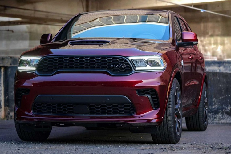 "Dodge Durango SRT Hellcat đã tạo ra một hiệu ứng cực kỳ tốt cũng như nhu cầu vượt chỉ tiêu mà chúng tôi đã lập ra khi giới thiệu xe vào năm 2020, thậm chí, Dodge còn kéo dài thời gian sản xuất ban đầu, vì vậy, việc mang chiếc SUV mạnh nhất thế giới từ trước đến nay quay trở lại như là một phần tất yếu của loạt xe 2023 sắp được giới thiệu". Tim Kuniskis, Giám đốc điều hành Dodge cho biết.
