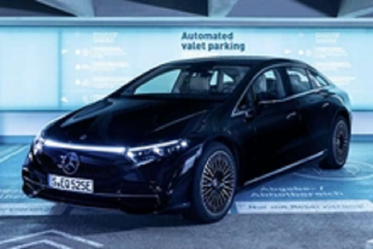 Các phương tiện này cần được trang bị hệ thống Intelligent Park Pilot 2. Chỗ đỗ xe cũng có thể được đặt trước qua ứng dụng Mercedes me. Người dùng cũng sẽ nhận được thông báo qua ứng dụng xác nhận rằng hệ thống đỗ xe tự động sẽ kiểm soát hoàn toàn chiếc xe.