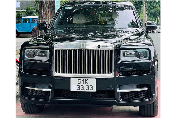 Mới đây, một chủ xe SUV siêu sang Rolls-Royce Cullinan đã may mắn bấm trúng được biển tứ quý siêu đẹp. Đó chính là chiếc Rolls-Royce Cullinan biển tứ quý 3 (51K-x33.33) tại khu vực TP HCM.